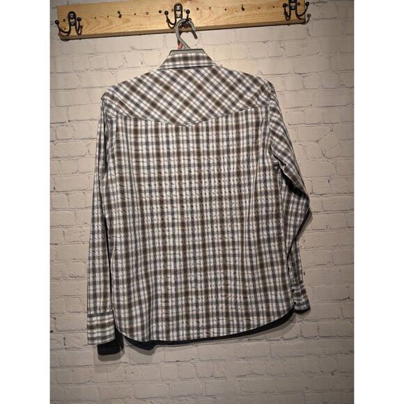 Wrangler 20x button-down shirt size large - Picture 2 of 3